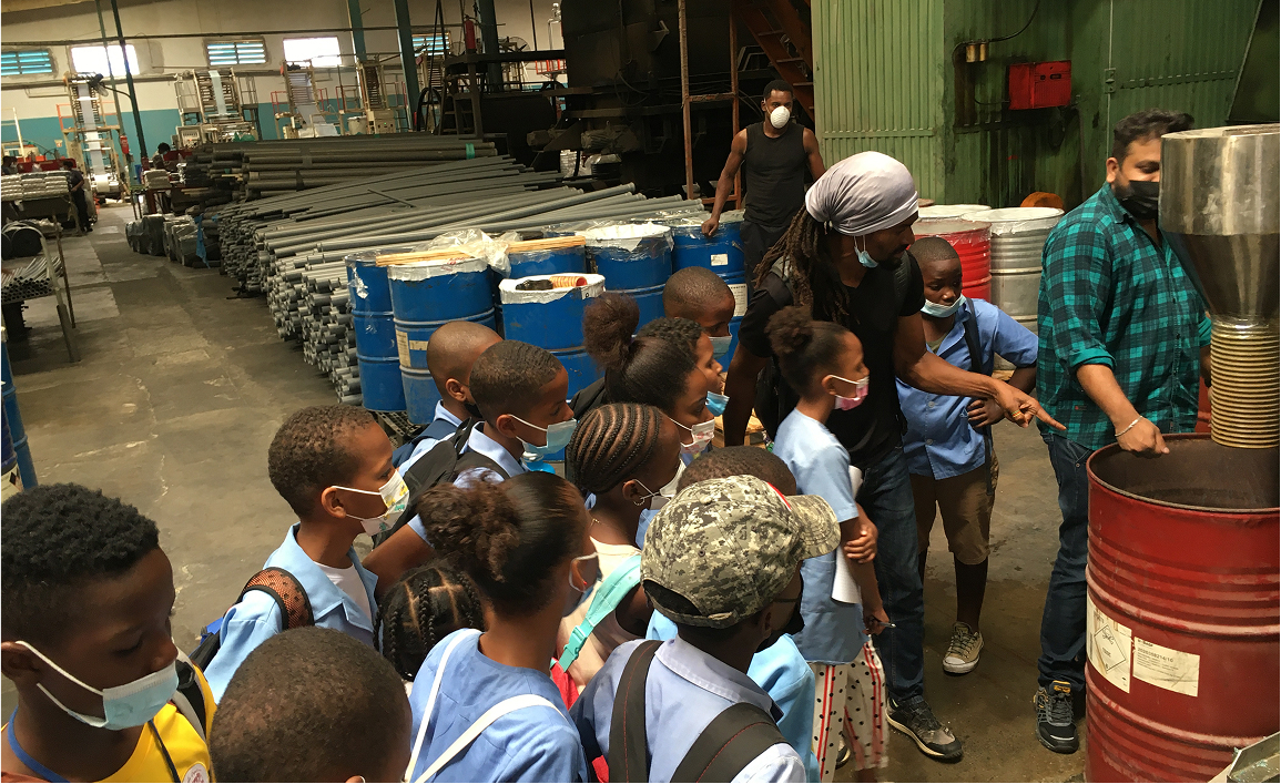 Caboplast Recebe Visitas Escolares para Conscientização Ambiental